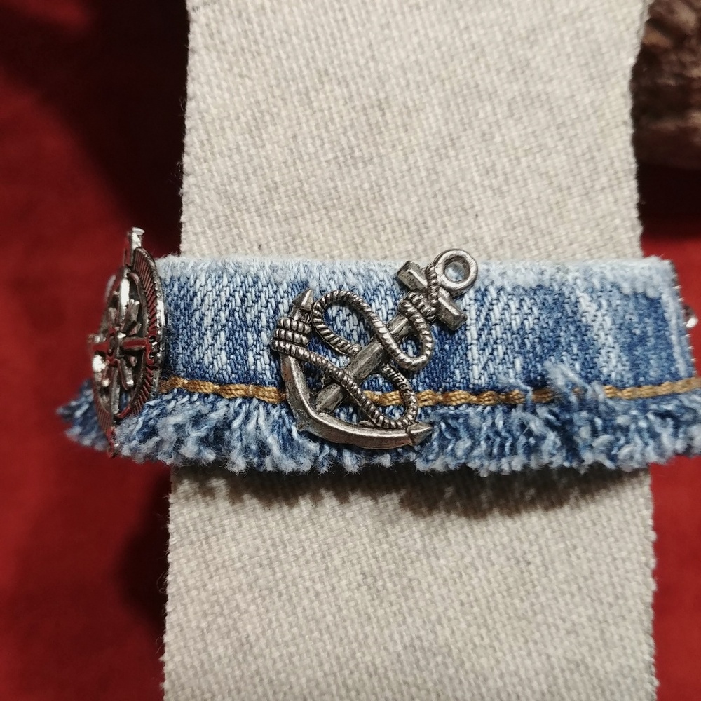 Rose Compass Bracelet - Picture 2 of 5